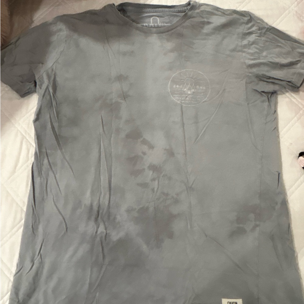 Women’s small, gray t-shirt.